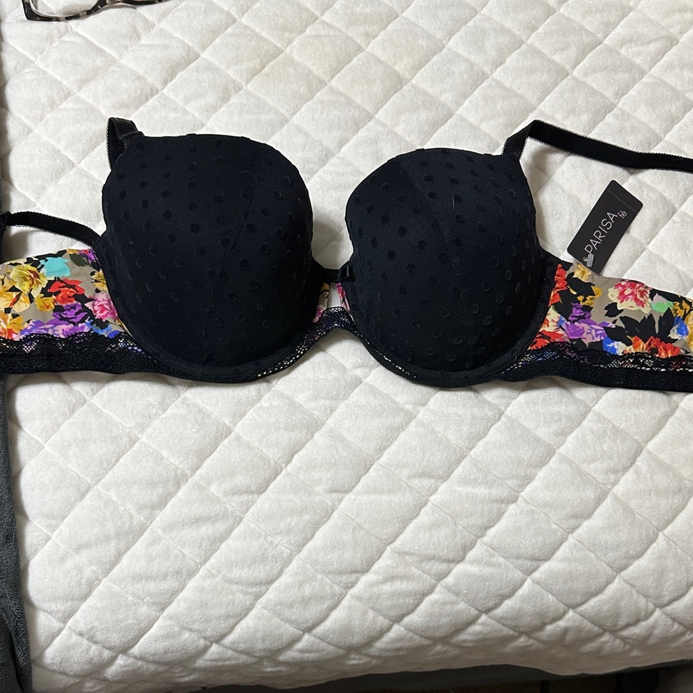 NWT Parisa Fe black Floral Women's Bra. Size 36 DD